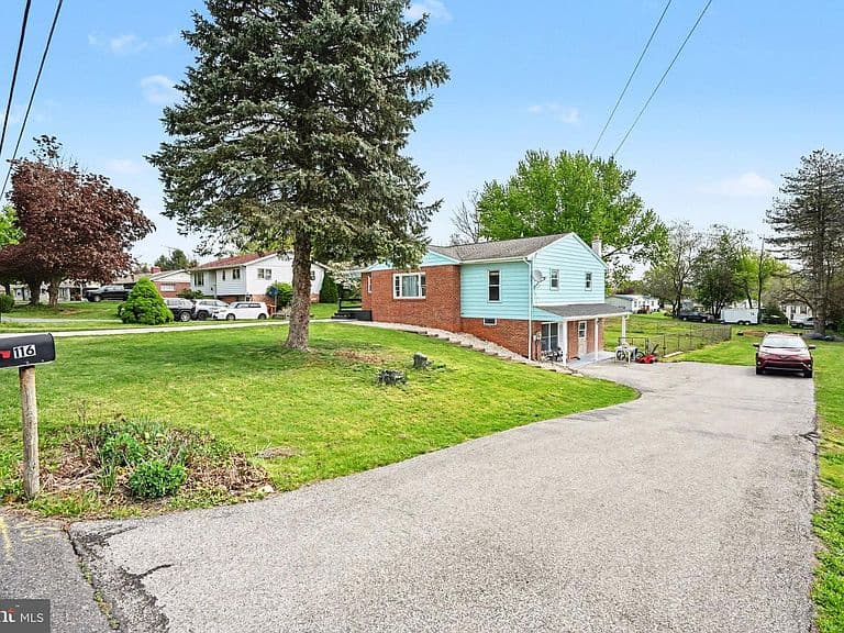 Listing photo 3