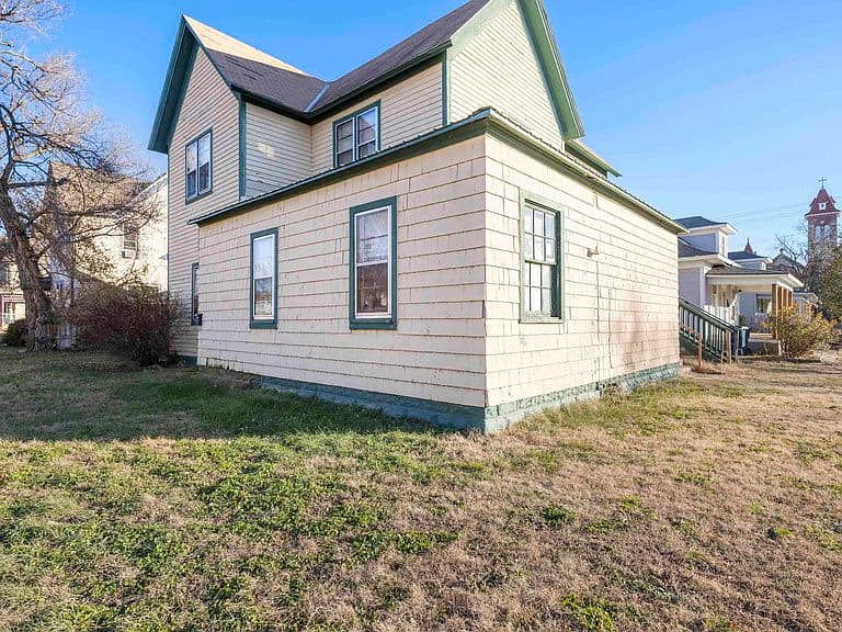 Listing photo 2