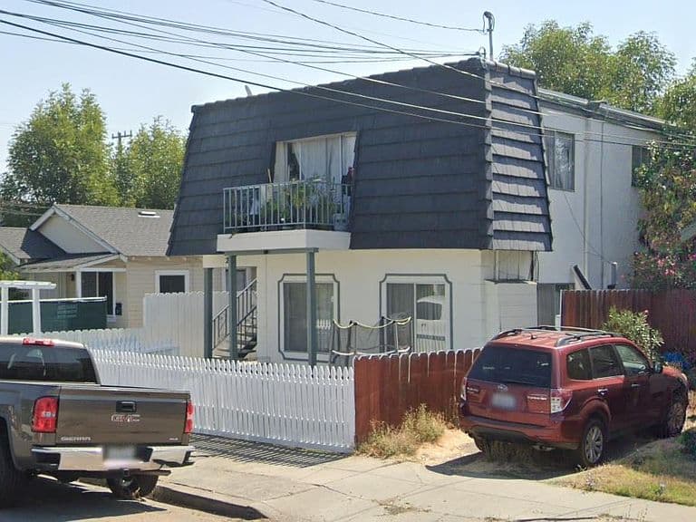 Listing photo 2