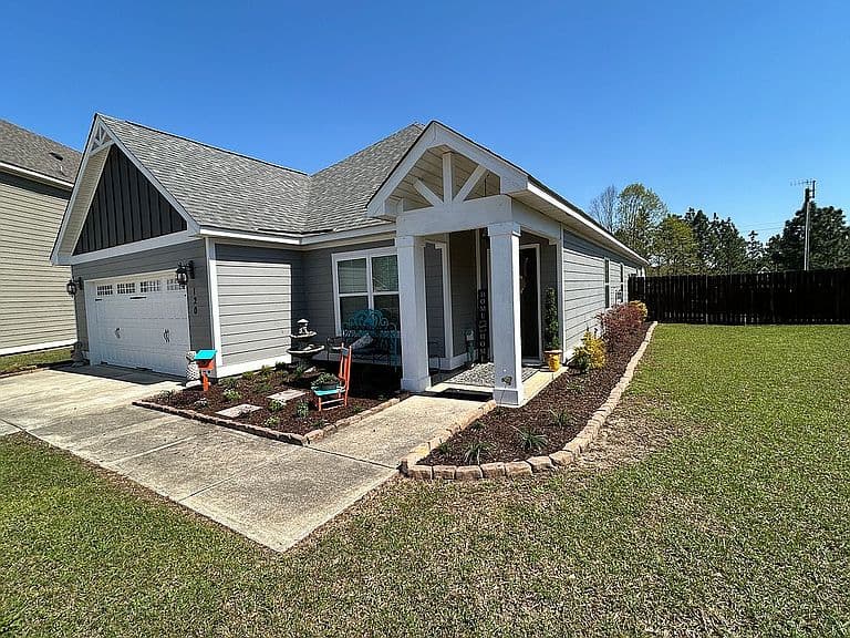 Listing photo 3