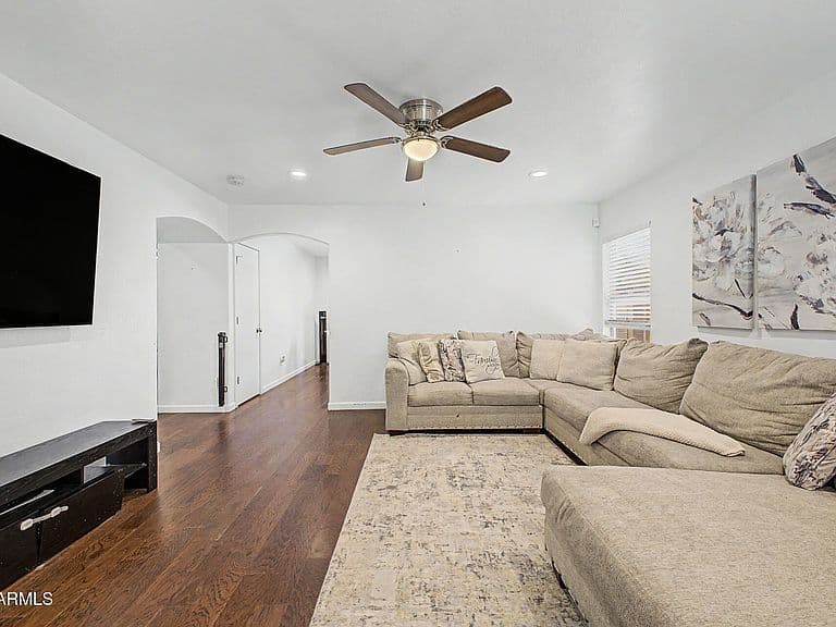 Listing photo 5