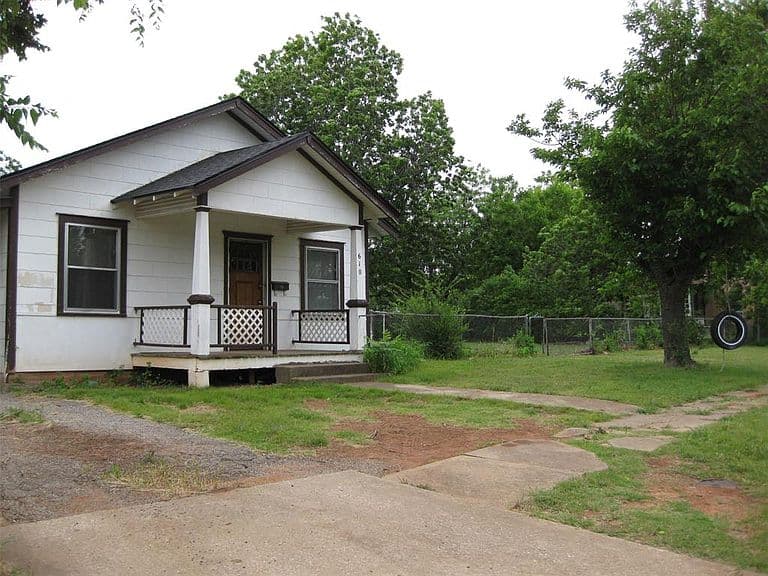 Listing photo 2
