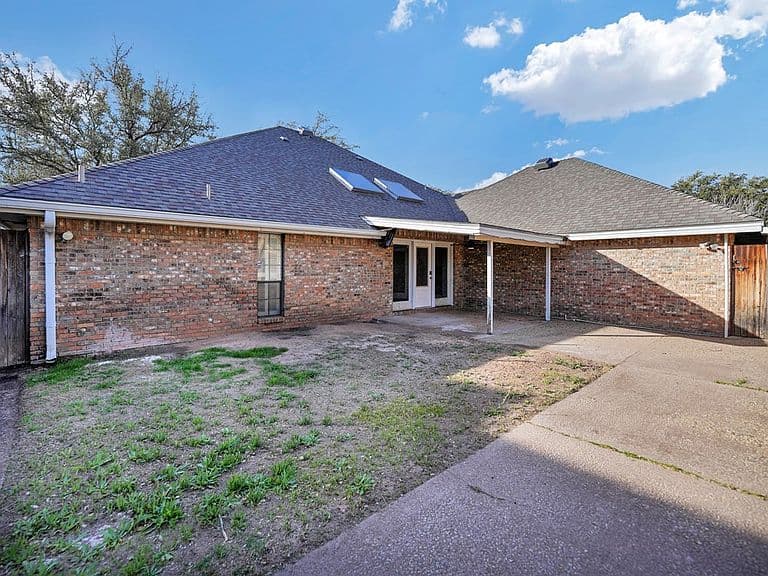 Listing photo 5