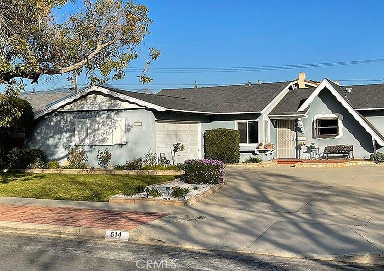 Listing photo 2