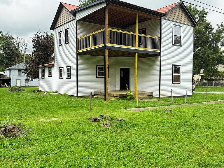 Listing photo 2