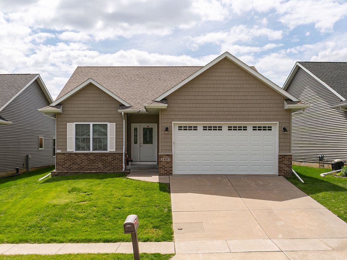 Primary listing photo