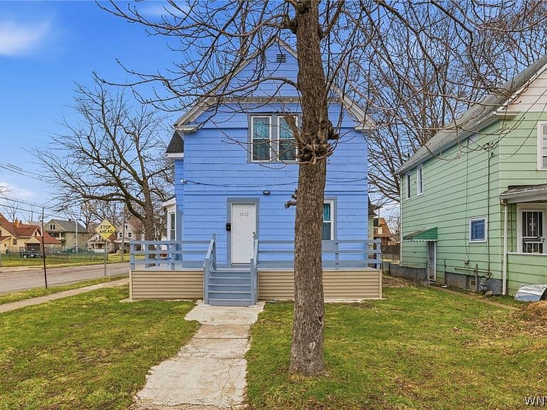 Listing photo 2