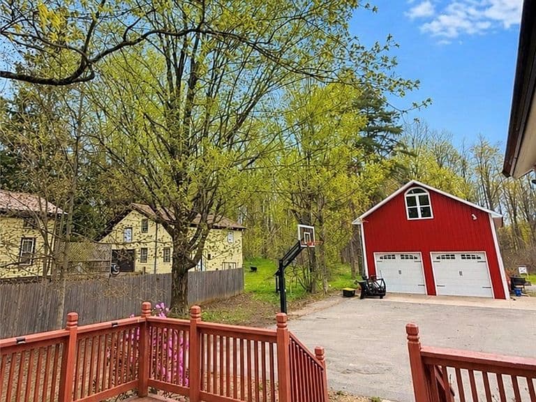 Listing photo 5