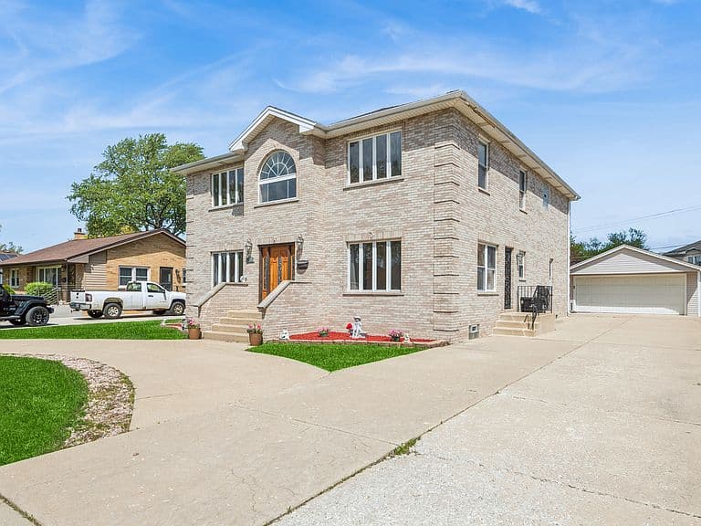 Listing photo 2