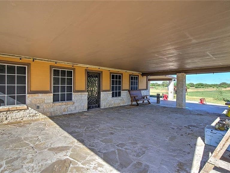 Listing photo 4
