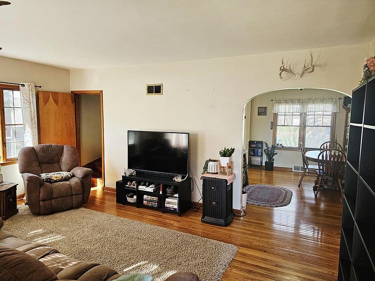 Listing photo 3