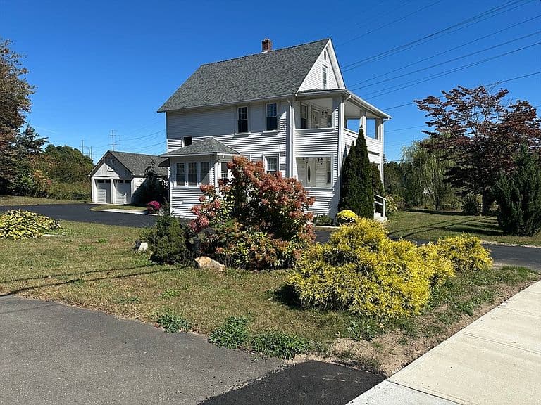 Listing photo 2