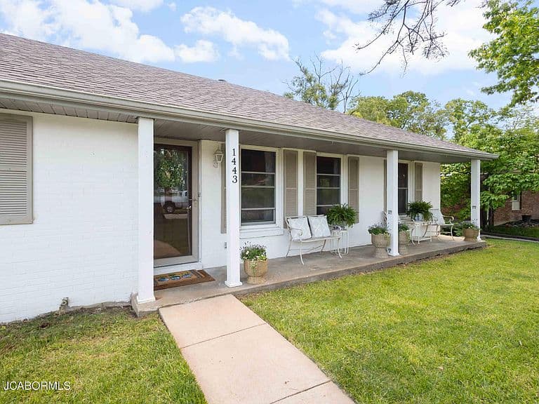 Listing photo 4