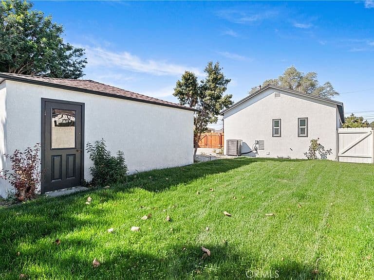 Listing photo 4