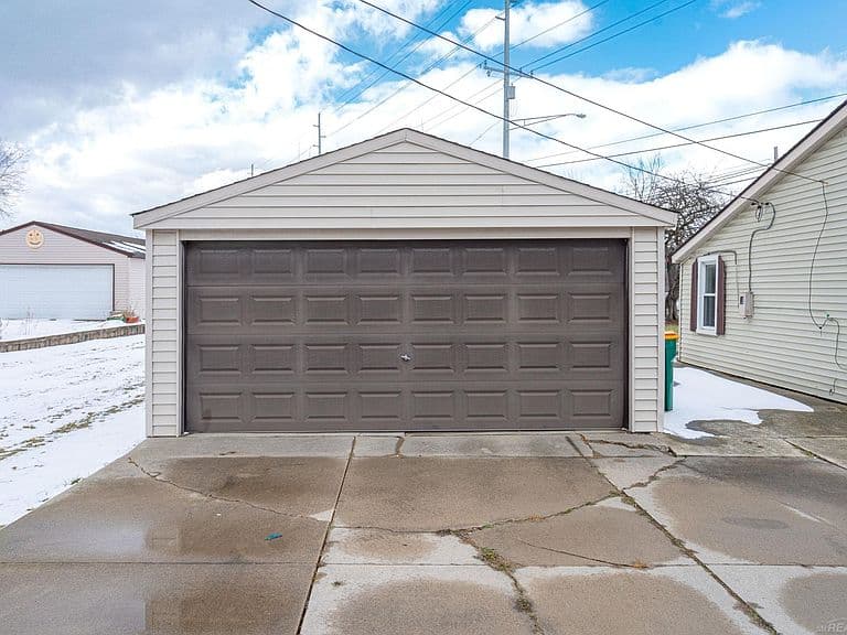 Listing photo 5