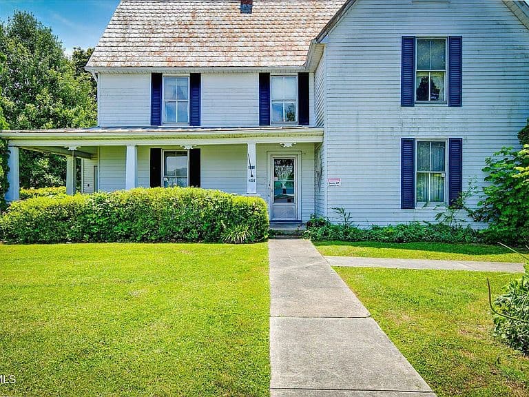 Listing photo 3