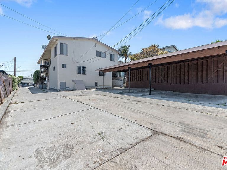 Listing photo 5