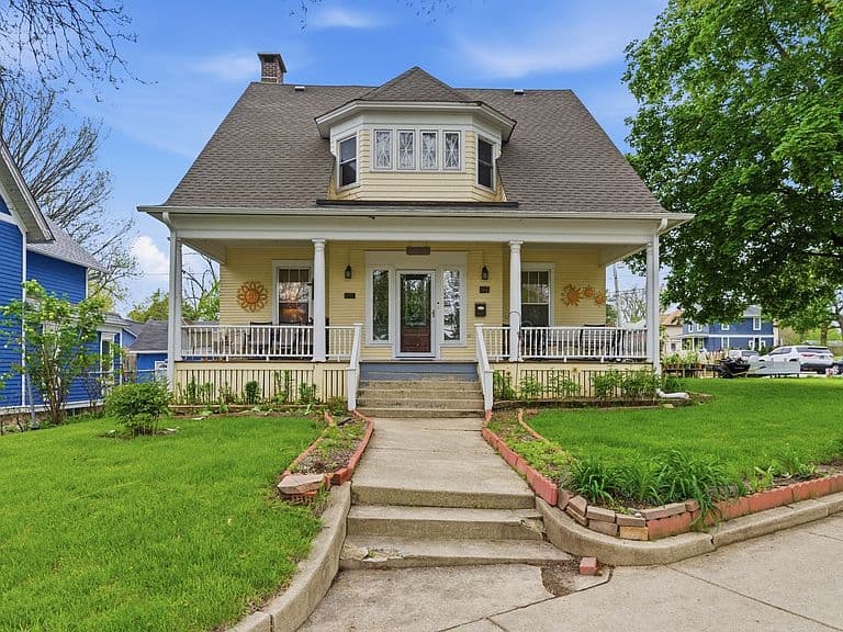 Listing photo 2
