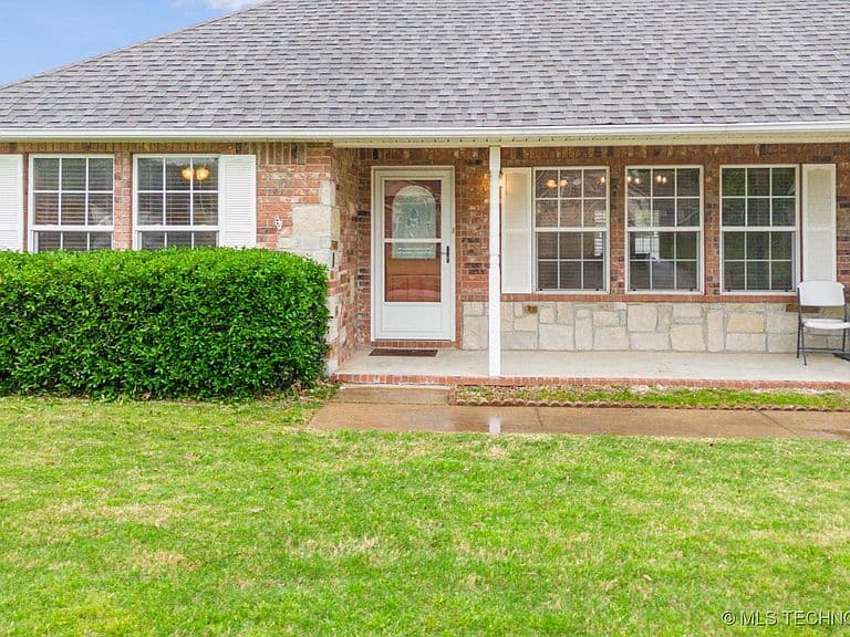 Listing photo 4