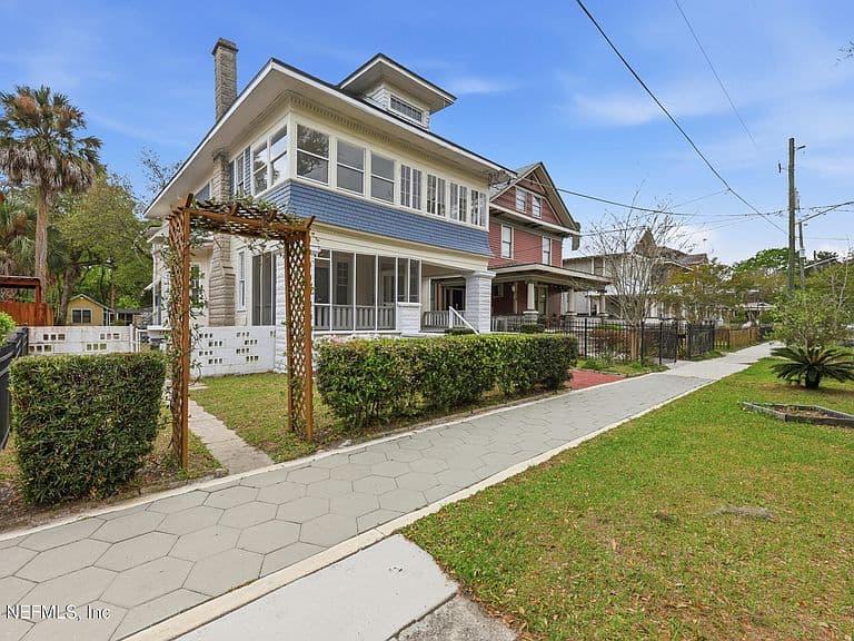 Listing photo 3