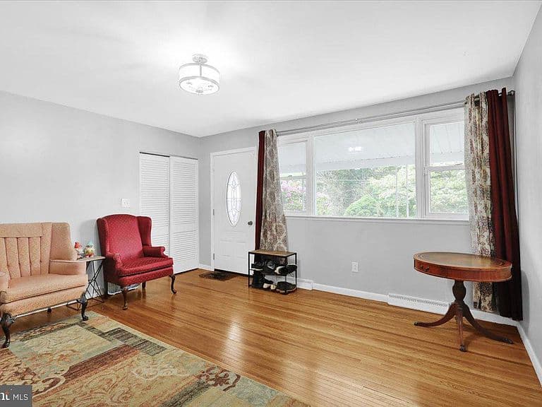 Listing photo 5