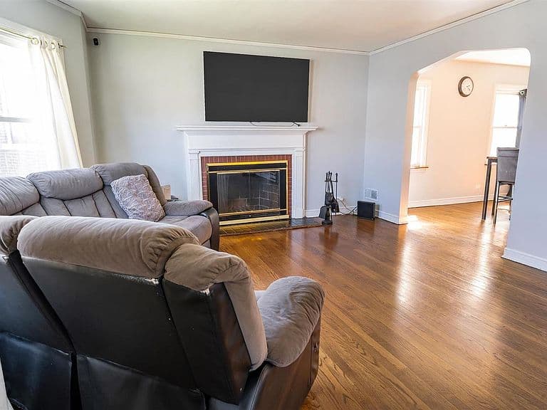 Listing photo 3
