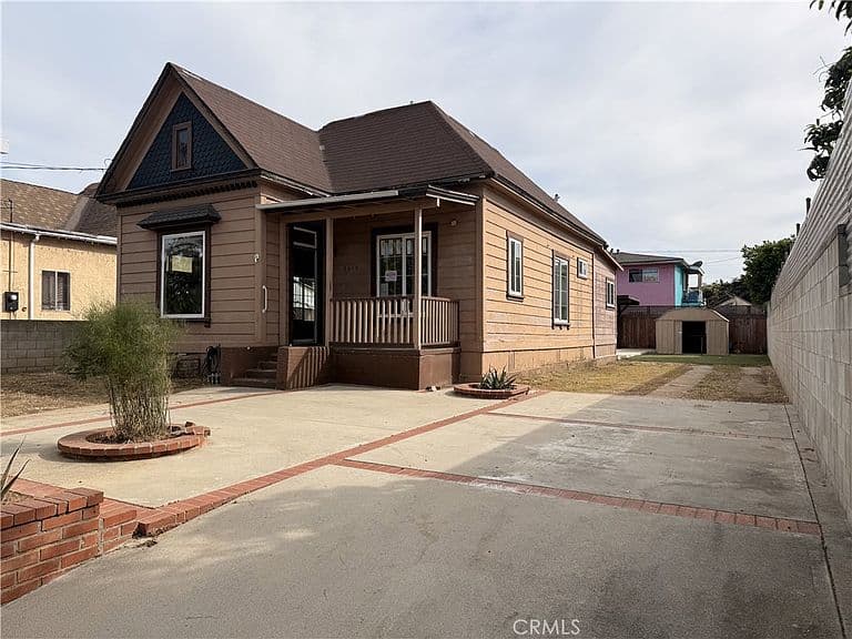 Listing photo 2