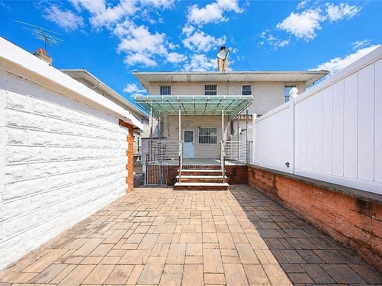 Listing photo 5