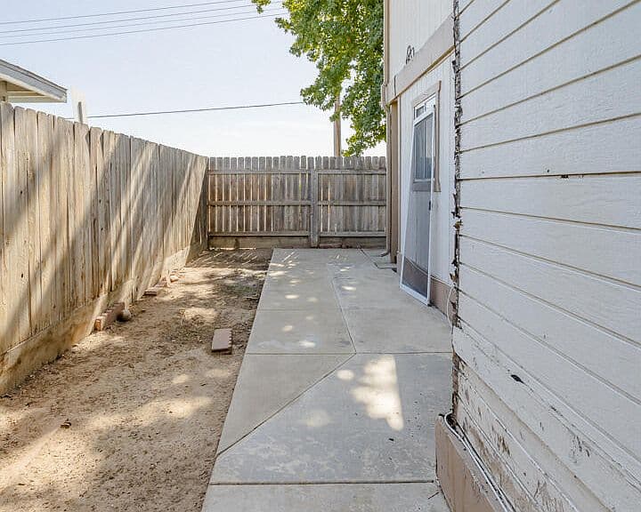 Listing photo 4