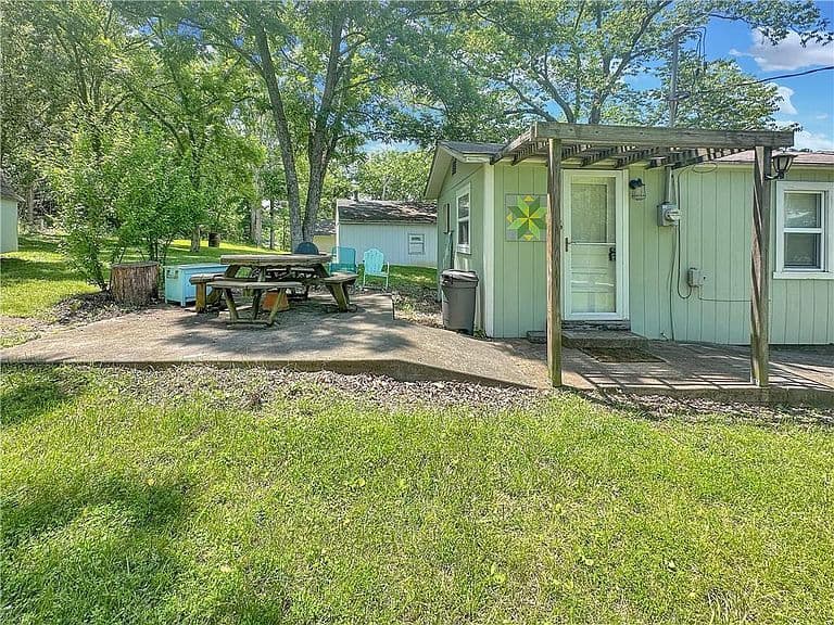 Listing photo 3