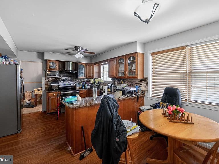 Listing photo 5