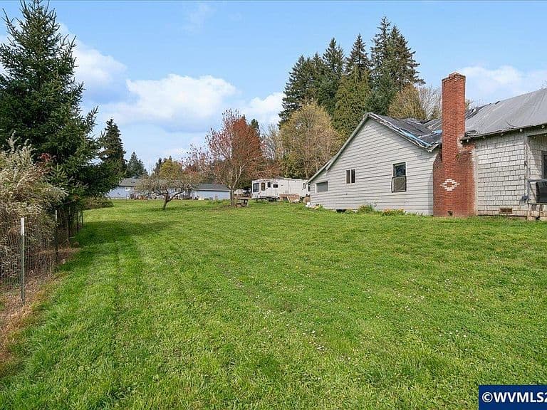 Listing photo 5