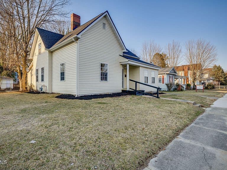 Listing photo 3