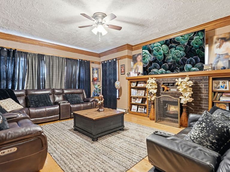 Listing photo 3