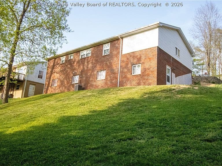 Listing photo 5