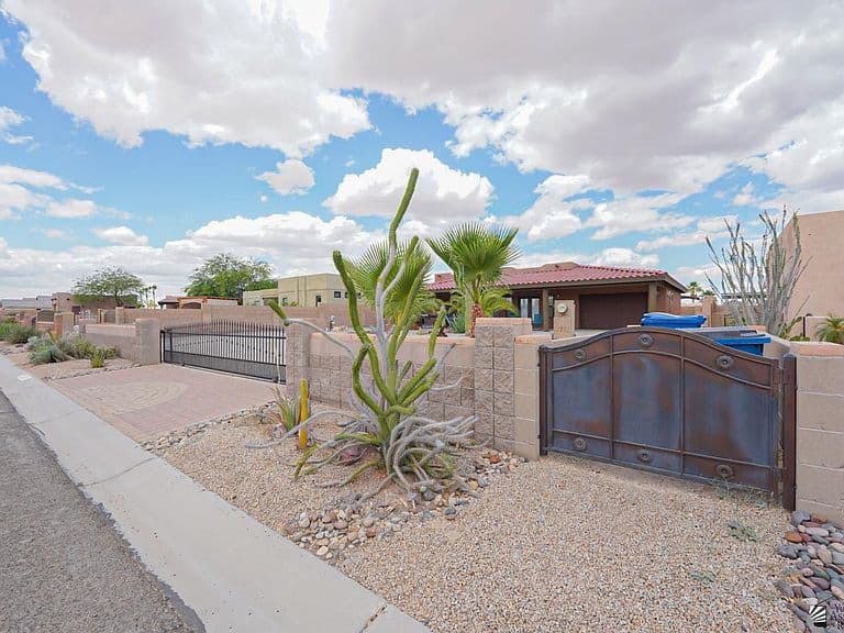 Listing photo 4