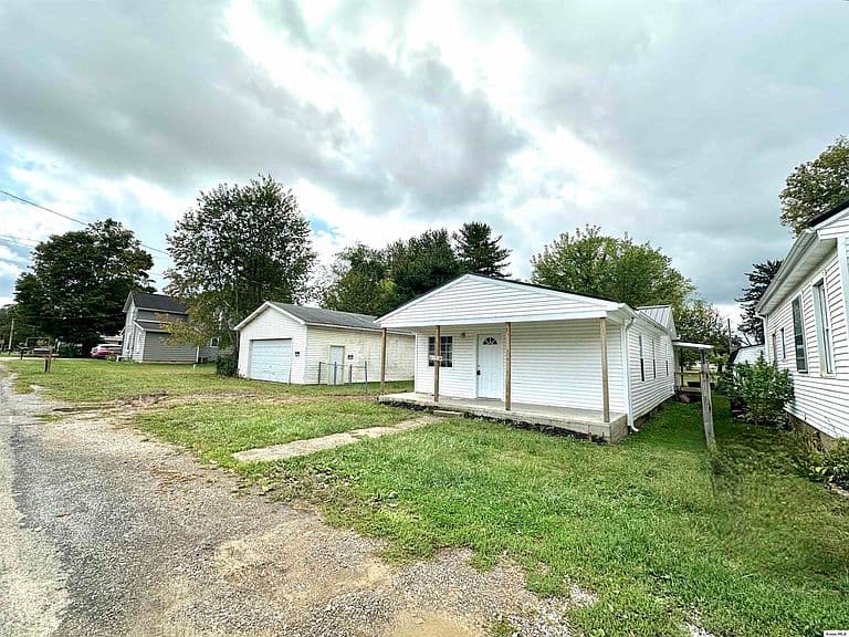 Listing photo 2