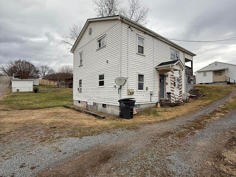 Listing photo 3