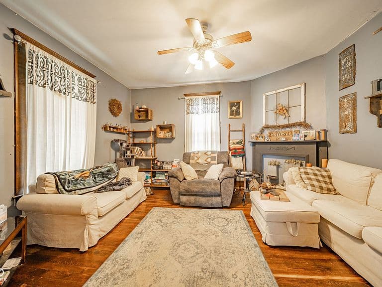 Listing photo 4