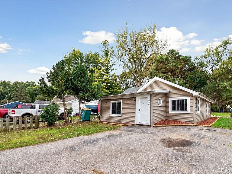 Listing photo 3