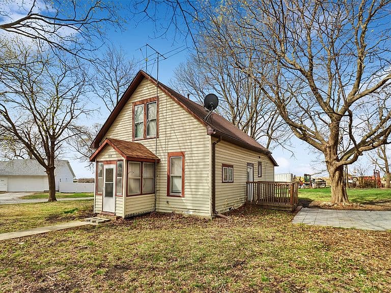 Listing photo 5