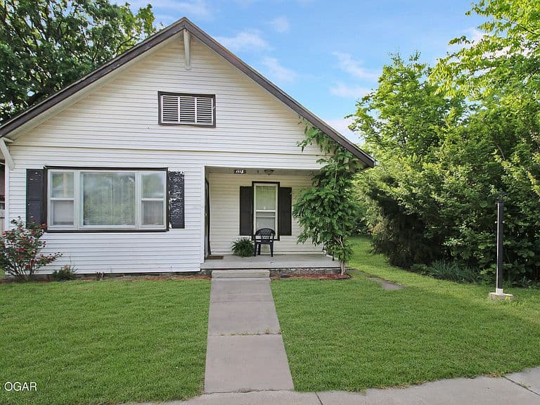 Listing photo 2