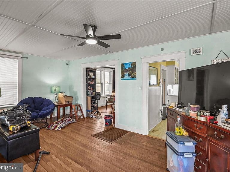 Listing photo 5