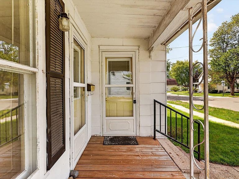 Listing photo 4