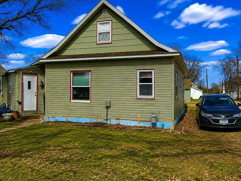 Listing photo 2