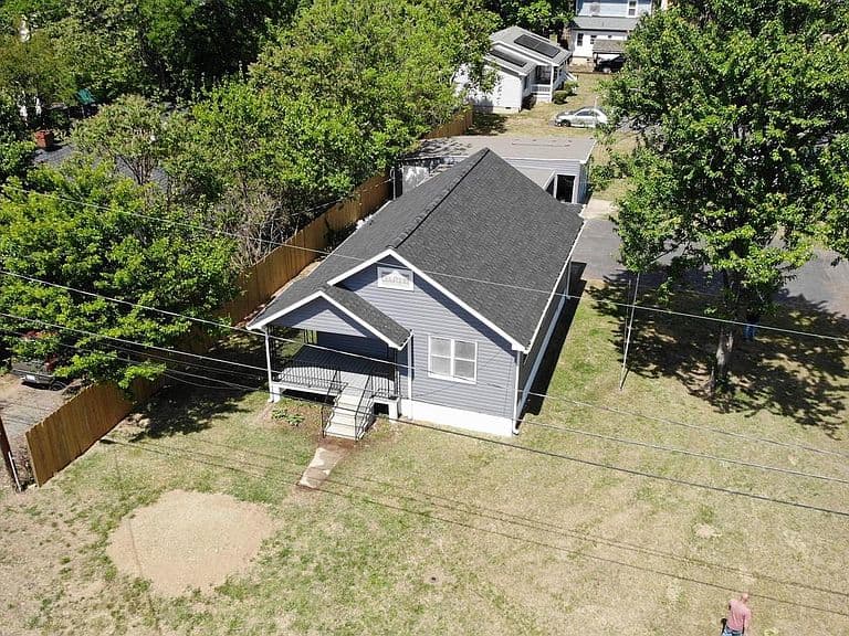 Listing photo 4