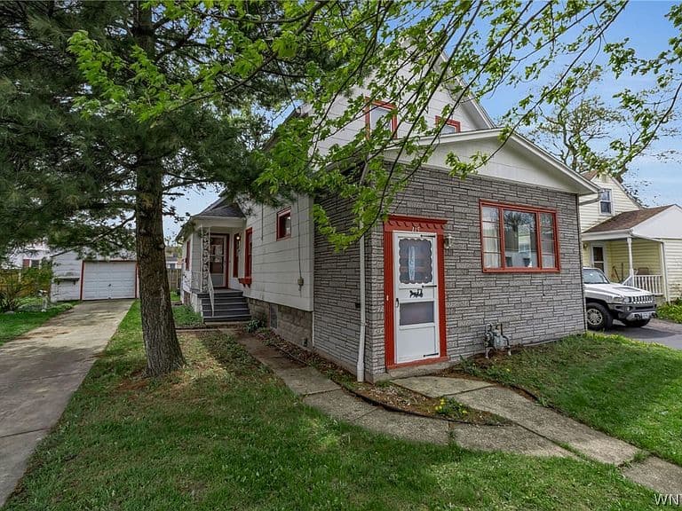 Listing photo 2