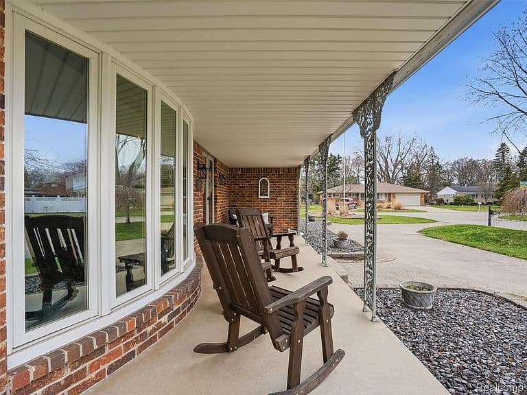 Listing photo 5