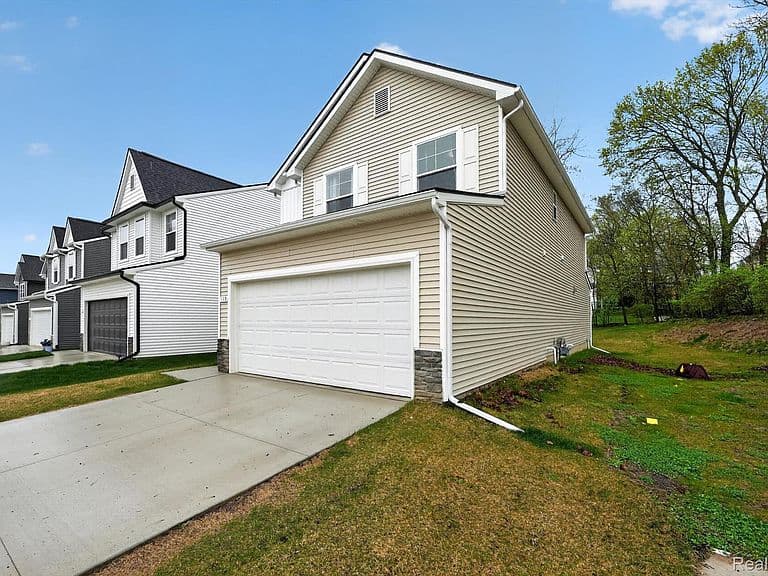 Listing photo 2