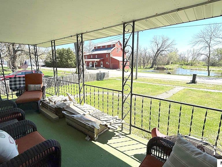 Listing photo 5